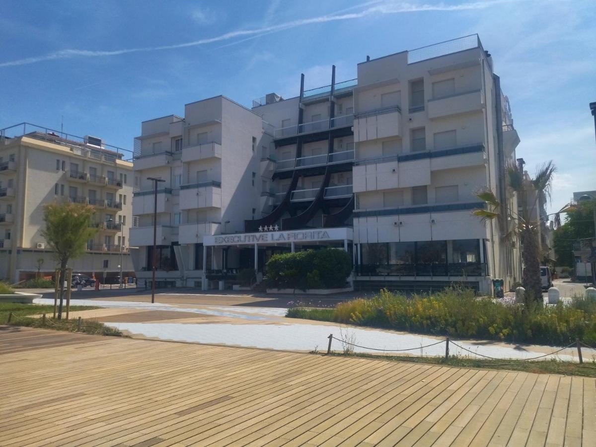 Hotel Executive La Fiorita Rimini Exteriör bild